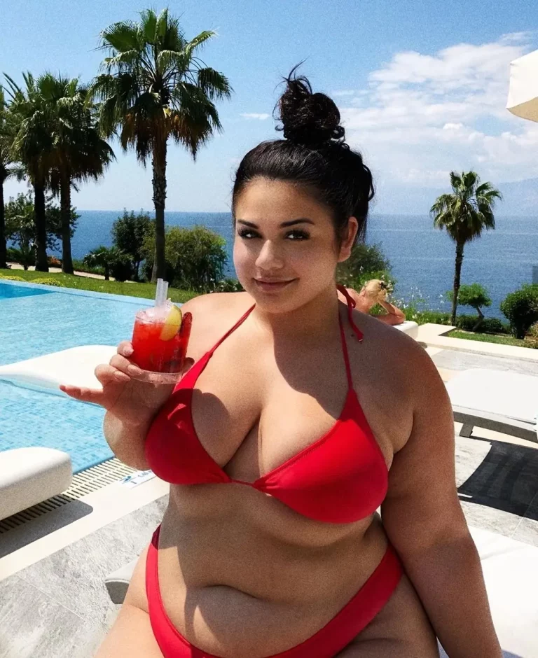 Ready to Fall in Love? My Stunning Two-Piece Look is So Damn Hot