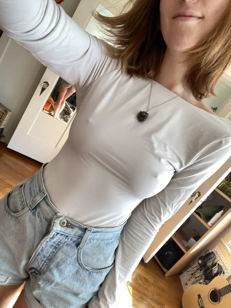 Ready to Pop: My Sexy Nipples & That Pretty Pussy Peek