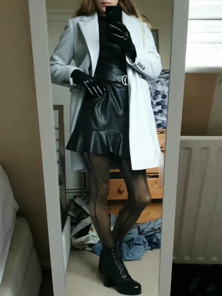 Serving up Smashing Sophistication: This Elegant Latex Mix is a Delicious Treat