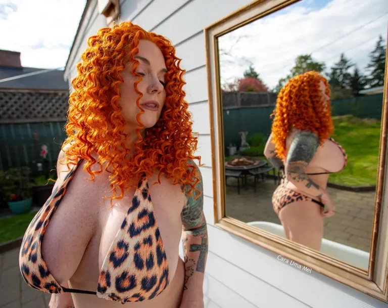 Sideboob Perfection: Get Ready to Admire This Goddess!