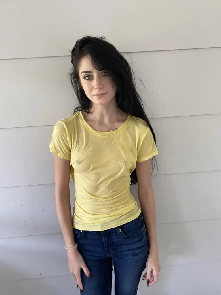 Such a Hot Girl! Boobs & Eyes - Damn, You Won't Believe This!