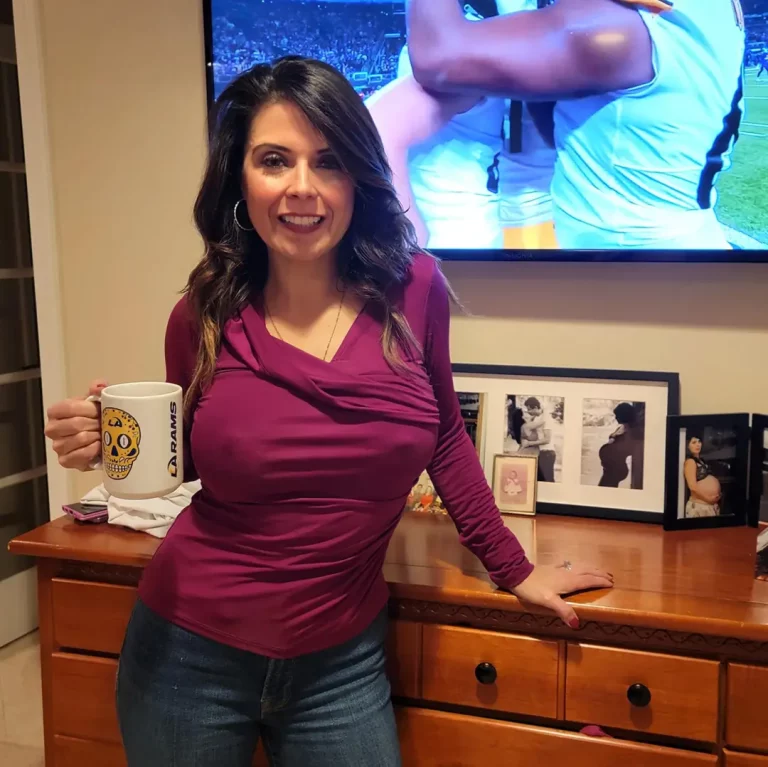 Sunday Funday: Those Jeans, Spiced Rum, and a MILF who knows what you want!