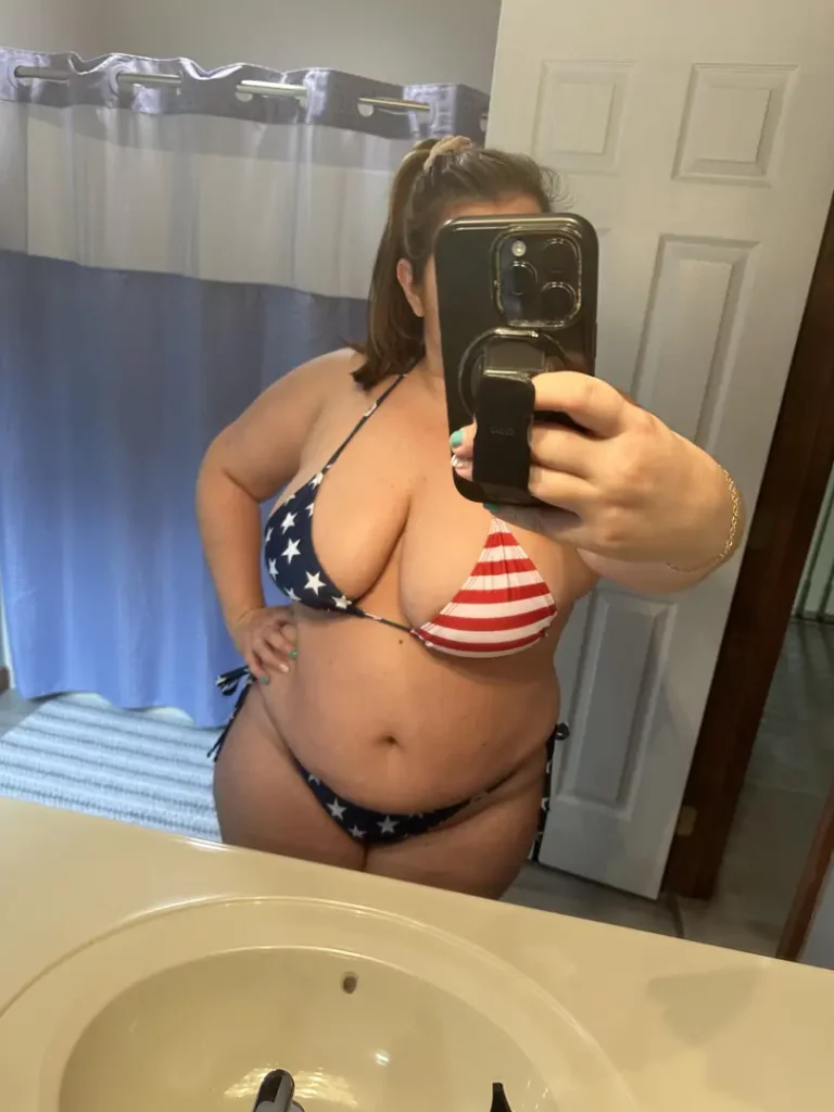That Phenomenal Ass on the Boat: Begging for a Rip