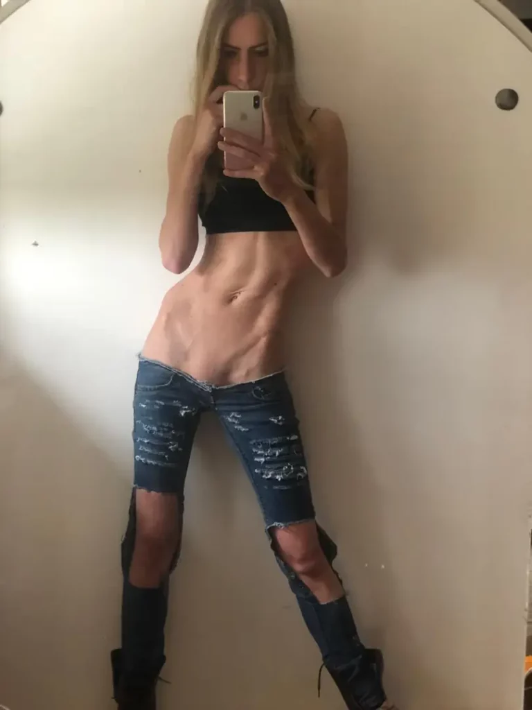 Those Hips, That Belly, That Pussy: Can't Get Enough!