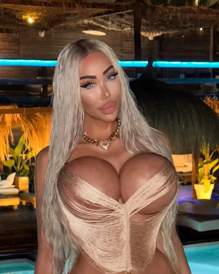 Those Lips! Bigger Tits? Wanna Make Out, Babe? 🔥