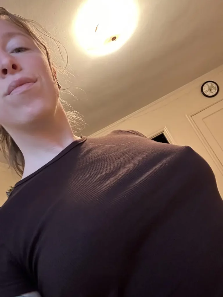Tight Shirt, Bare Skin, Amazing Feeling? Come See More!