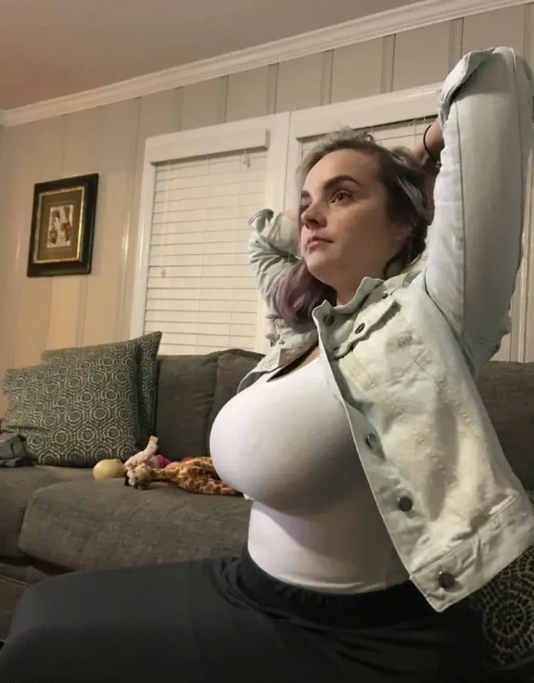 Tiny Waist, Massive Tits, and a Round Ass: You'll Want to See More