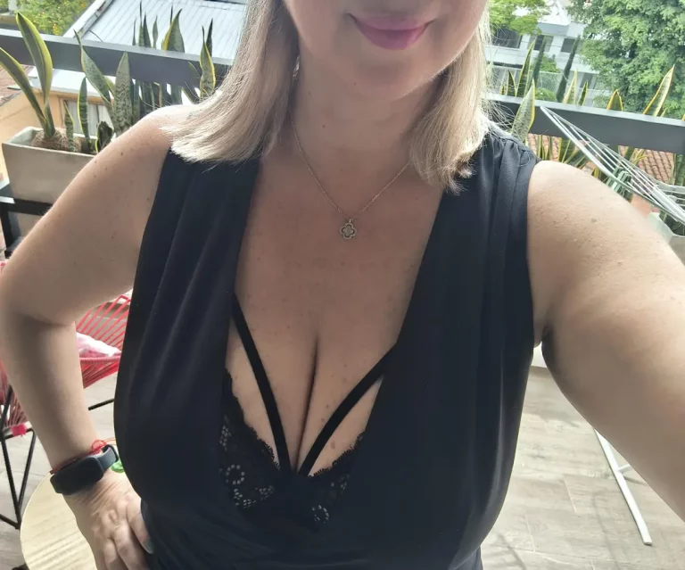 Unleash the Hottest View: You Won't Believe What They're Missing!