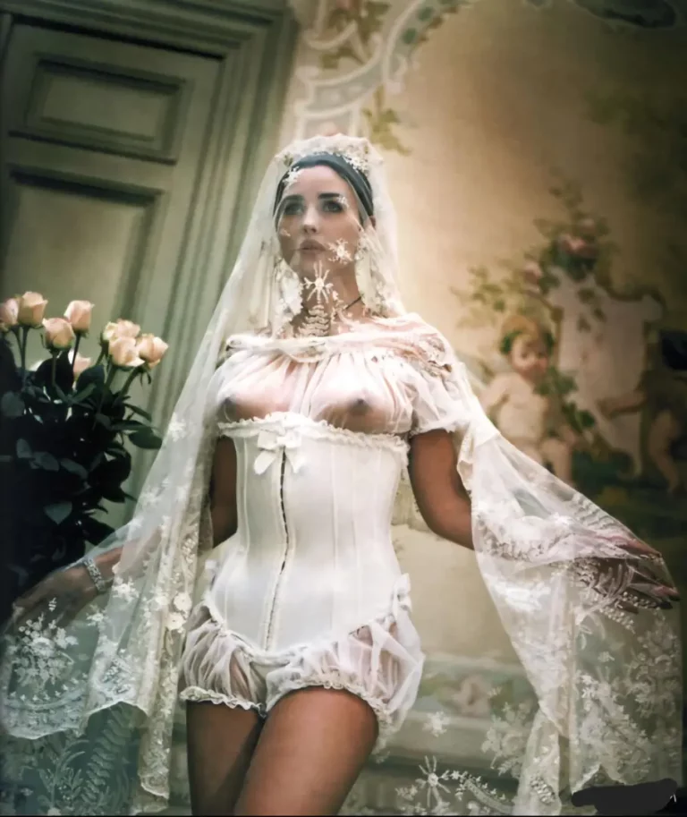 Unleashed & Stunning: That Bra, Those Intentions! š