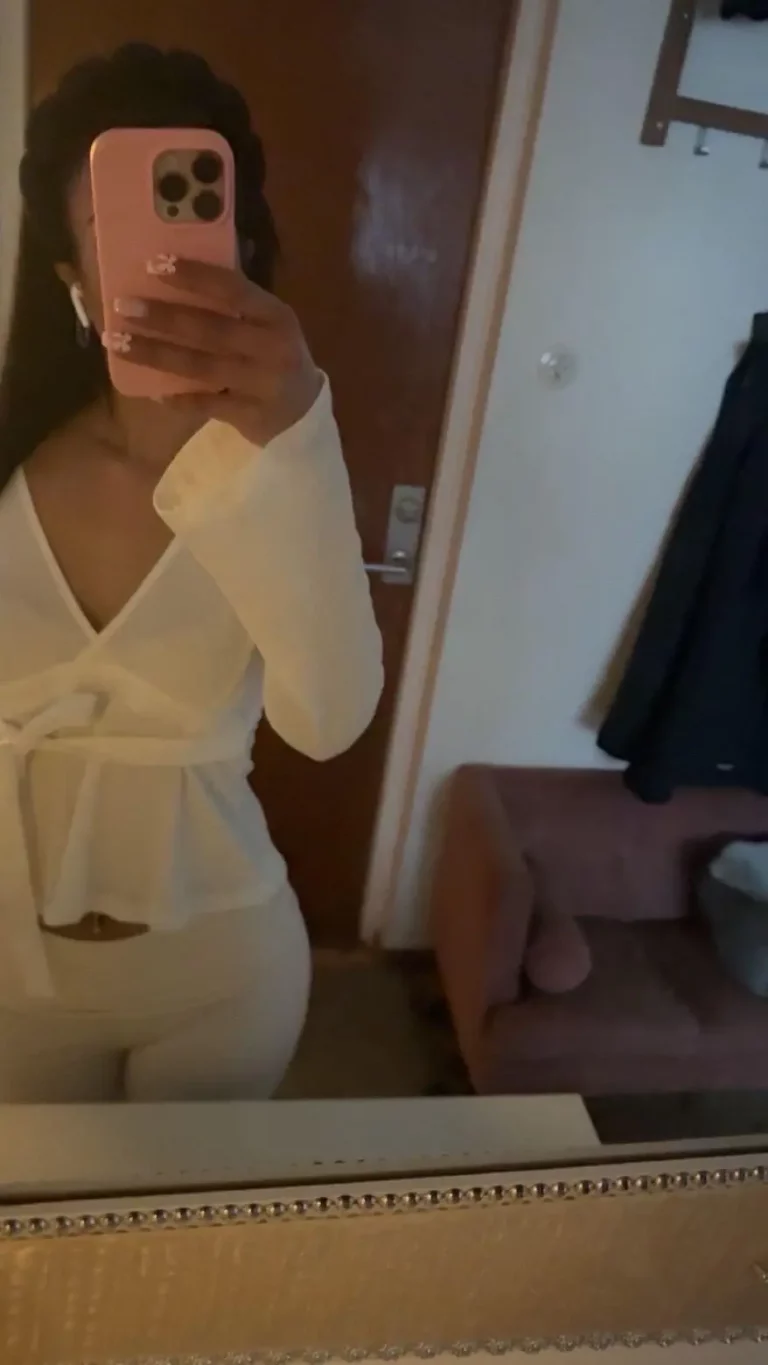 Visa mig din korv, så visar jag dig mina 🍒 & rumpan! DM för mer 💦😋