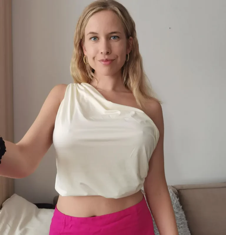 White Hot Babe: Dripping Wet & Ready For You