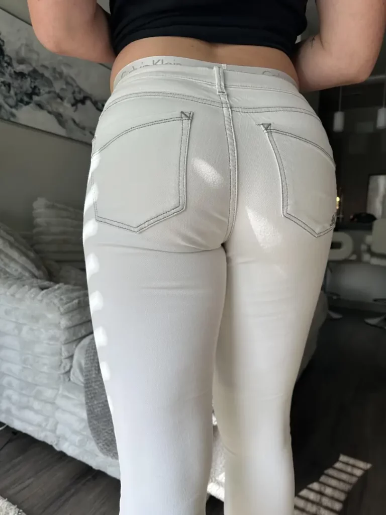 White Hot Jeans: Bootylicious & Ready to be Ripped?