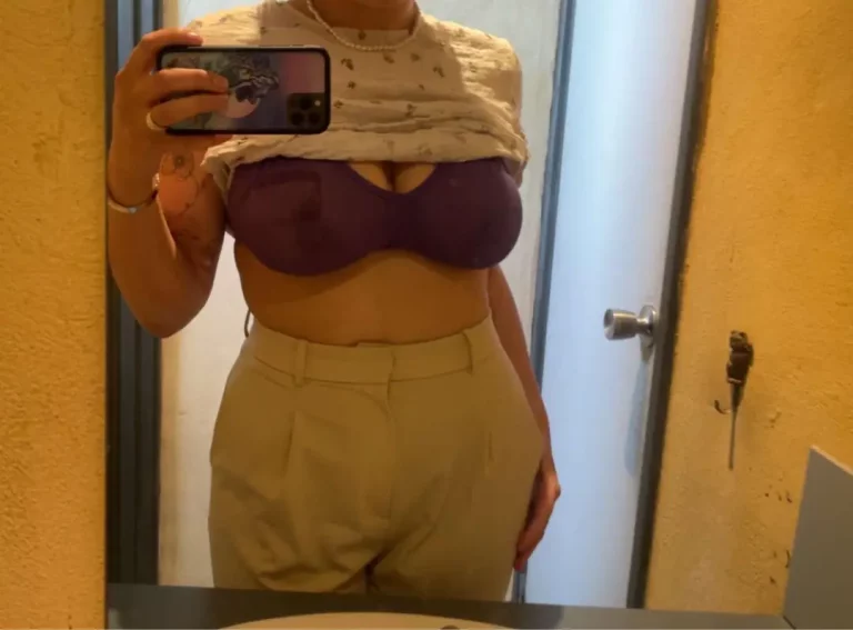 Workday Boredom Leads to Big Boobs and Booty Chats 😈 Check Me Out!